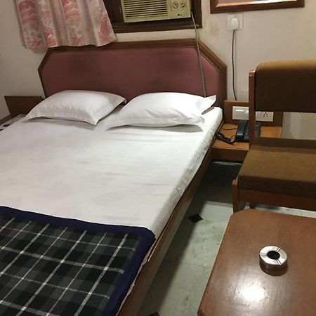 Hotel Grg Вадодара Екстер'єр фото