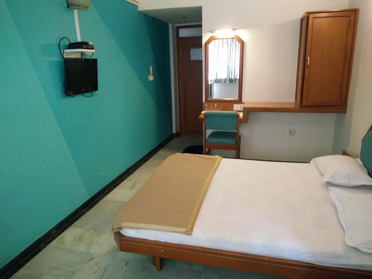 Hotel Grg Вадодара Екстер'єр фото