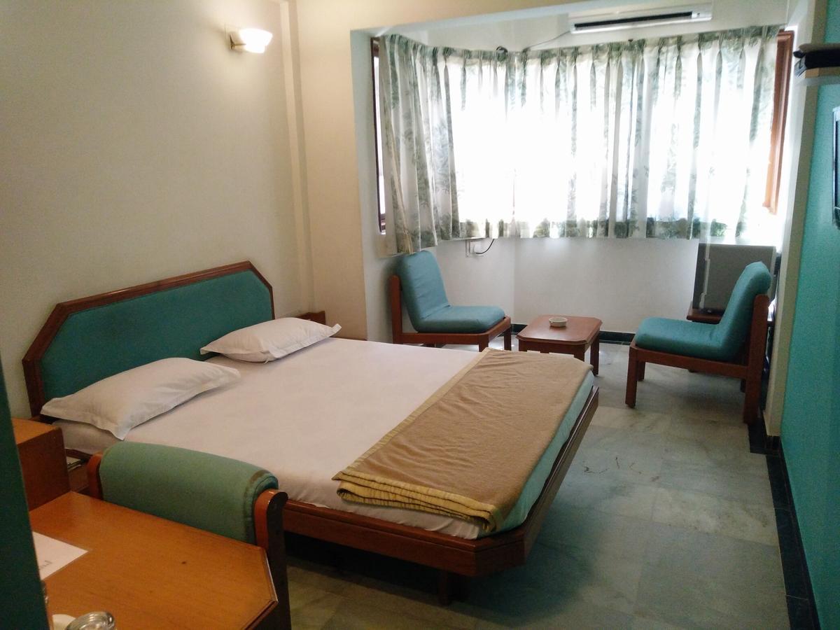 Hotel Grg Вадодара Екстер'єр фото