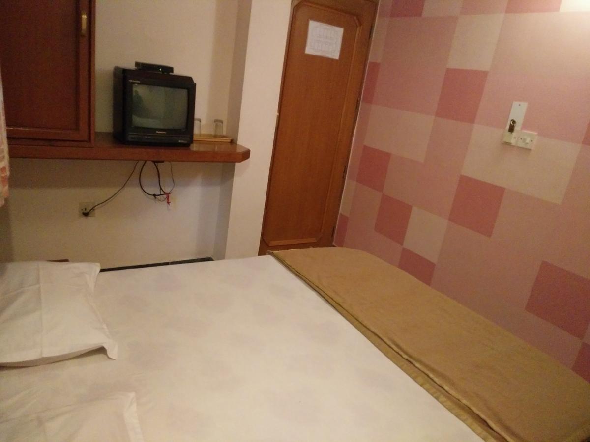 Hotel Grg Вадодара Екстер'єр фото