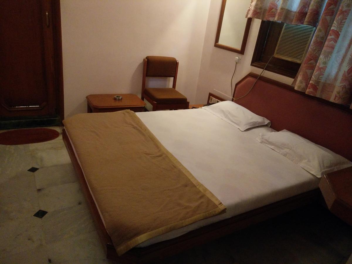 Hotel Grg Вадодара Екстер'єр фото
